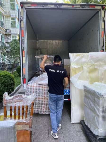 北京搬家现场图片