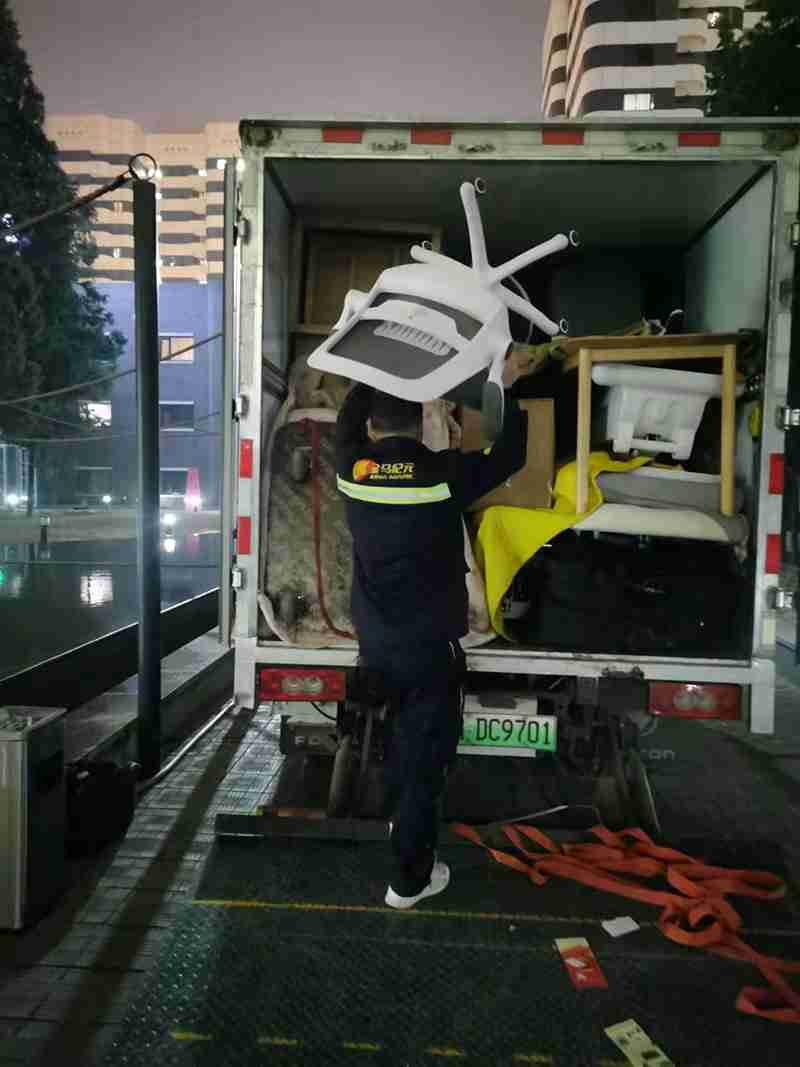北京搬家现场图片