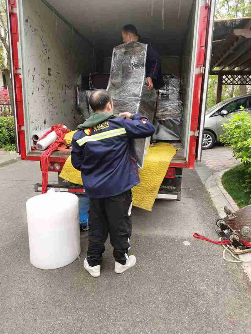 北京搬家现场图片