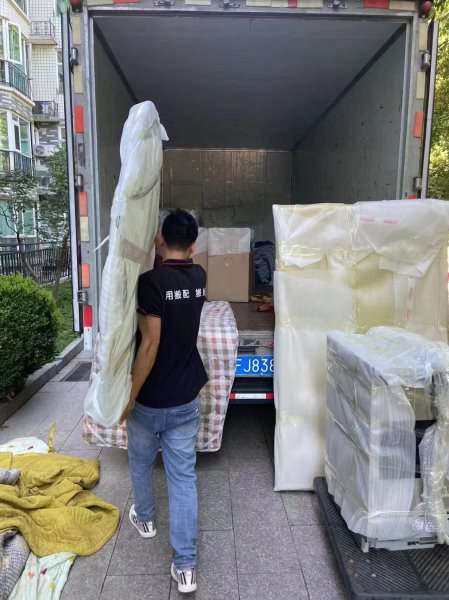 北京搬家现场图片