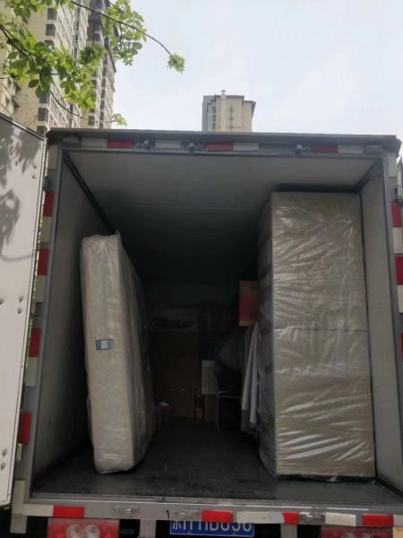 北京搬家现场图片