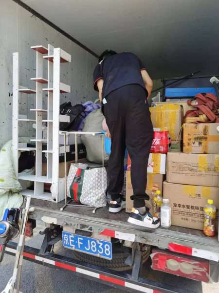 北京搬家现场图片
