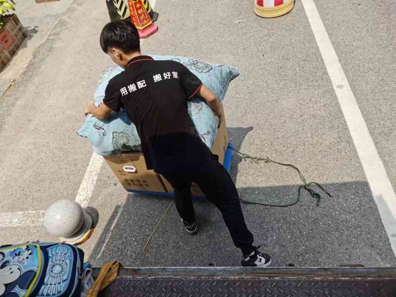 北京搬家现场图片