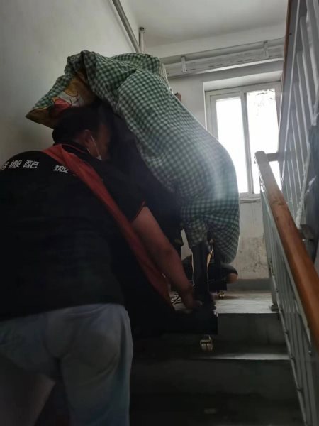 北京搬家现场图片